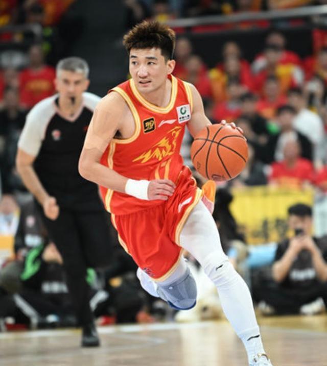 北京首钢队逆转福建队，取得胜利