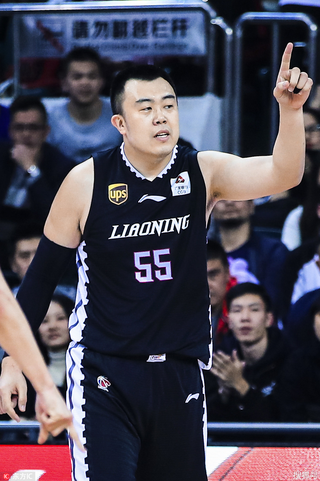 辽宁队逆转胜福建队，积分榜升至第二