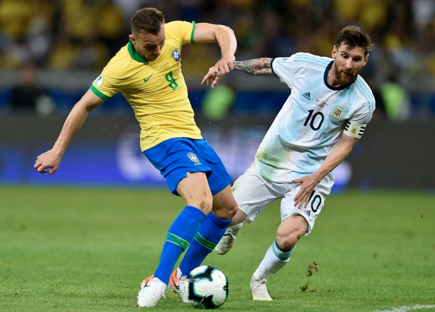 巴西险胜巴萨,法比尼奥高光表现 巴西险胜巴萨,法比尼奥高光表现