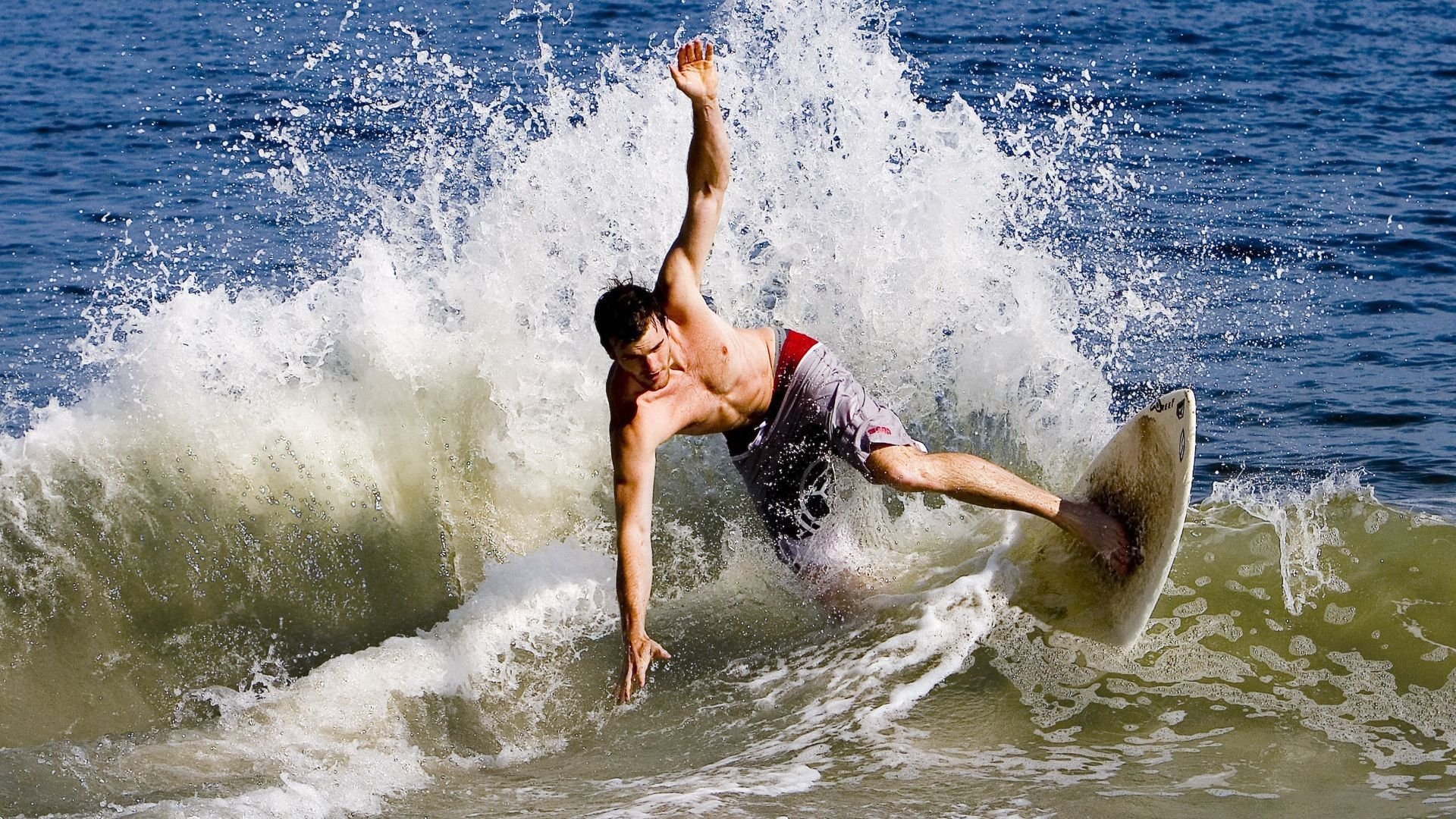 东契奇独舞撕裂防线,快船铁血压制终结悬念