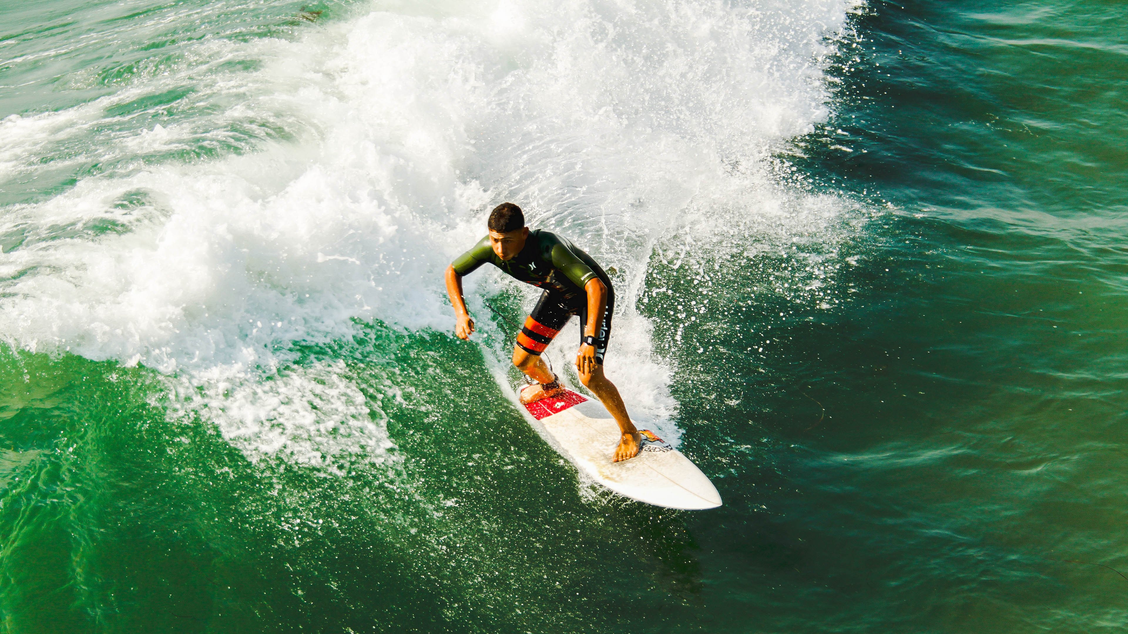 雷速体育入口-掘金碾碎公牛，约基奇用一场非典型表演，重新定义篮球美学